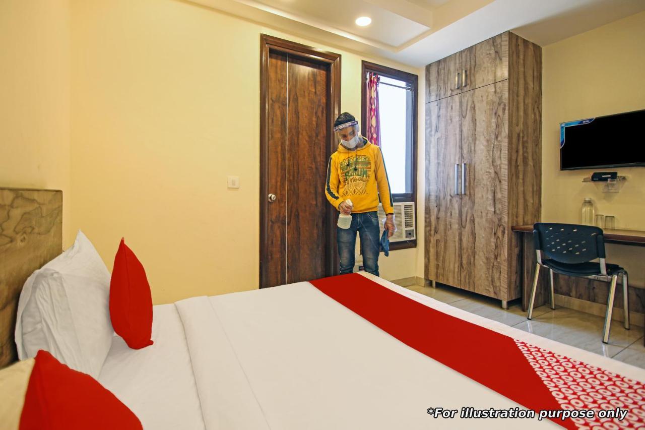 Super Hotel O Hotel Gold Star New Delhi Exterior photo