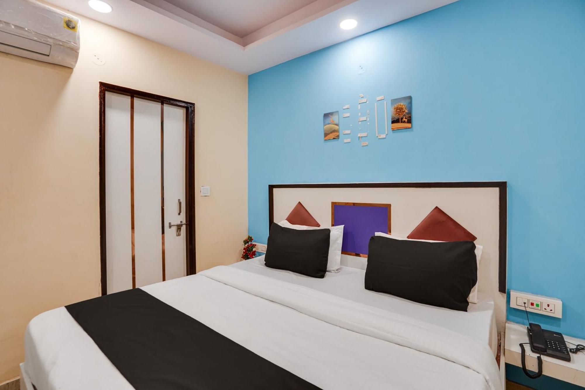 Super Hotel O Hotel Gold Star New Delhi Exterior photo