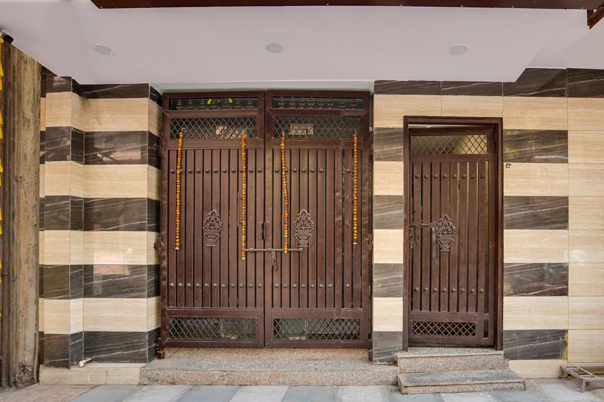 Super Hotel O Hotel Gold Star New Delhi Exterior photo