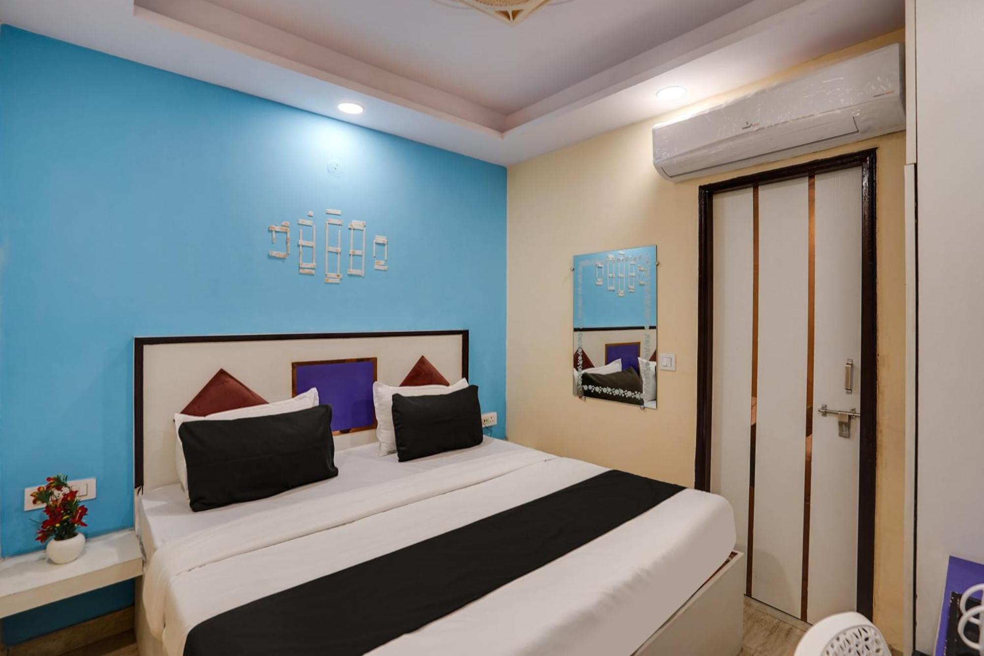 Super Hotel O Hotel Gold Star New Delhi Exterior photo