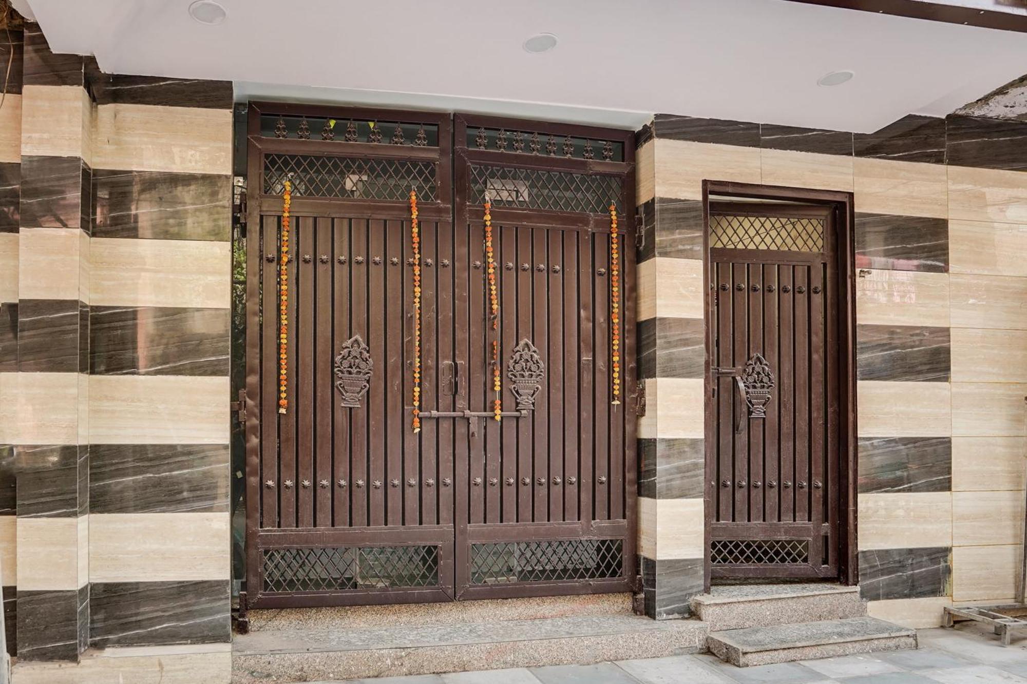 Super Hotel O Hotel Gold Star New Delhi Exterior photo