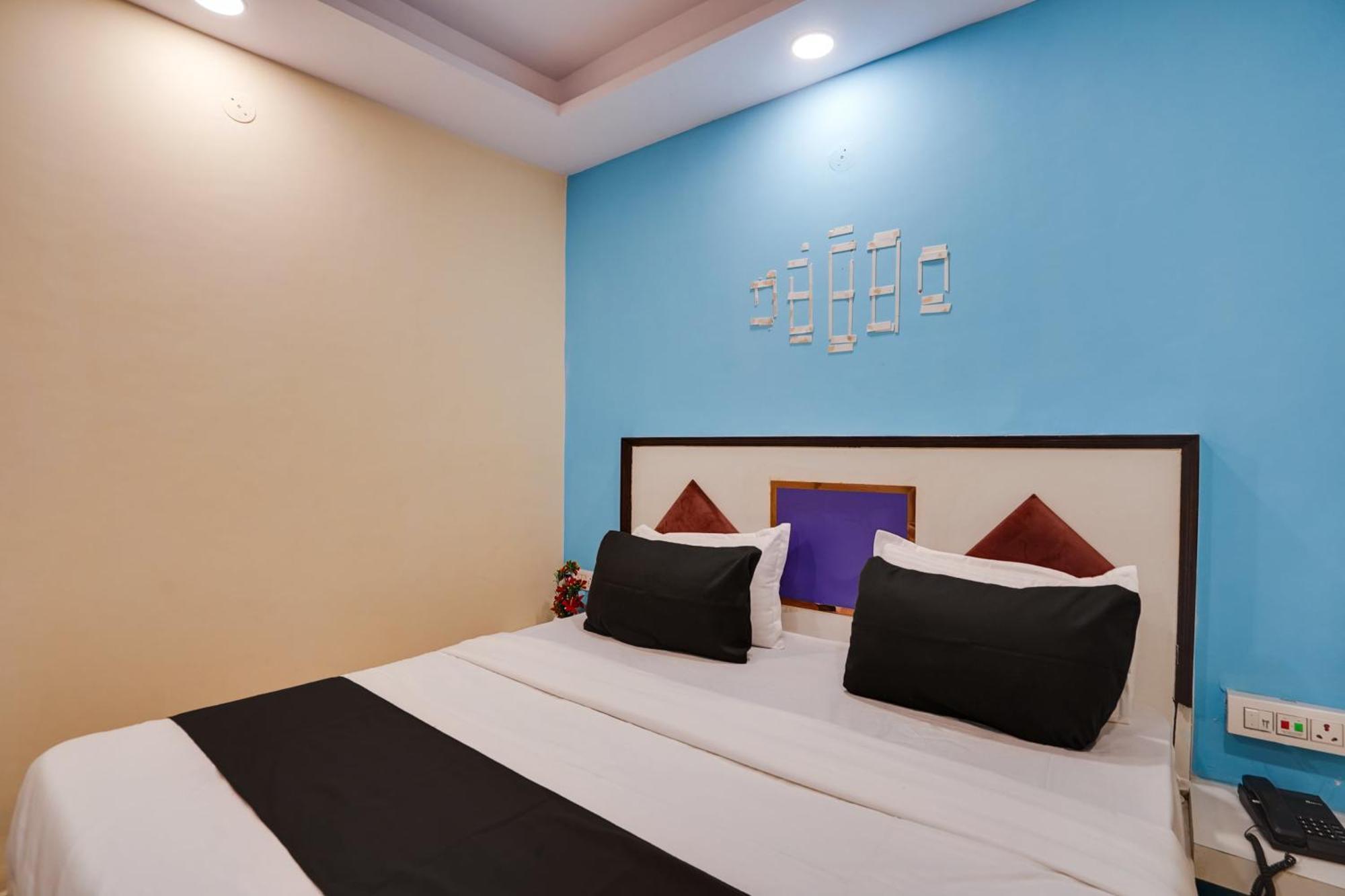 Super Hotel O Hotel Gold Star New Delhi Exterior photo