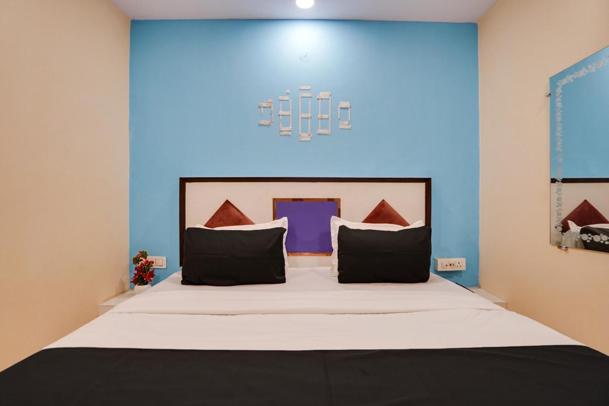 Super Hotel O Hotel Gold Star New Delhi Exterior photo